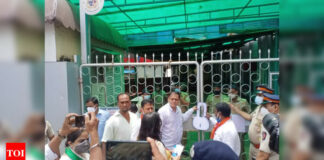 Mumbai: BJP takes out morchas against BMC at 24 ward offices over 25-years of ‘misrule’ in civic body | Mumbai News